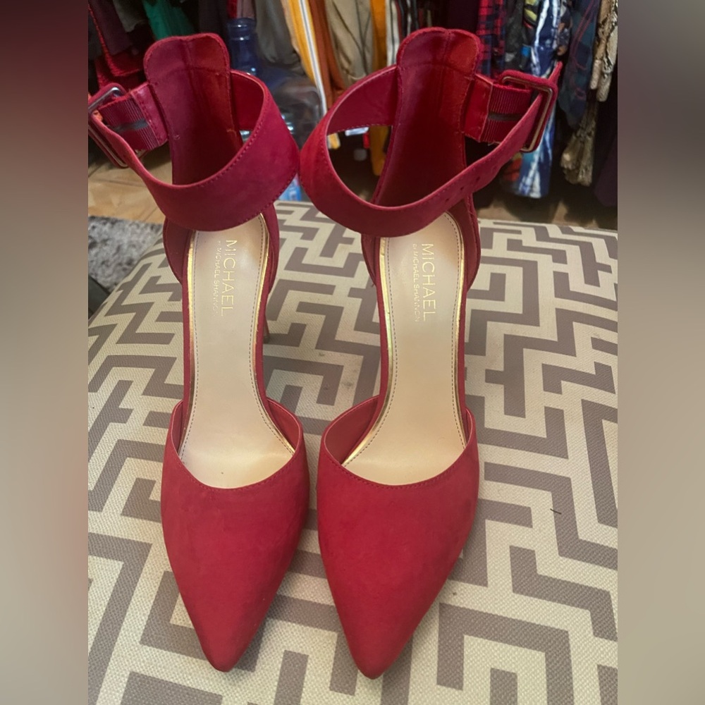 Red Pumps